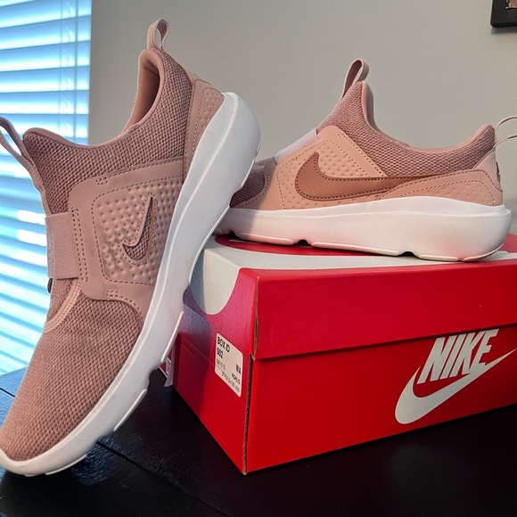 nike ad comfort women's shoes